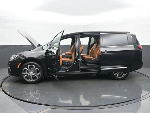 New 2026 Chrysler Pacifica Pinnacle image 47