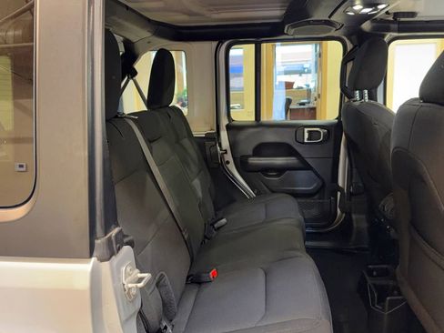 Used 2023 Jeep Wrangler Unlimited Sahara image 19