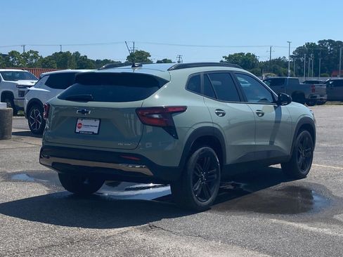 New 2026 Chevrolet Trax ACTIV w/ Sunroof Package FWD image 3