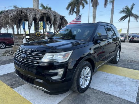 Used 2016 Ford Explorer XLT image 1