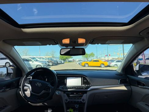 Used 2017 Hyundai Elantra Limited w/ Limited Tech Package 04 image 25