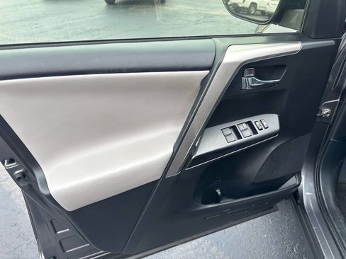 Used 2018 Toyota RAV4 XLE w/ Carpet Mat Package image 15