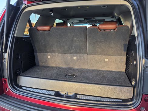 Used 2019 Cadillac Escalade Premium Luxury image 40