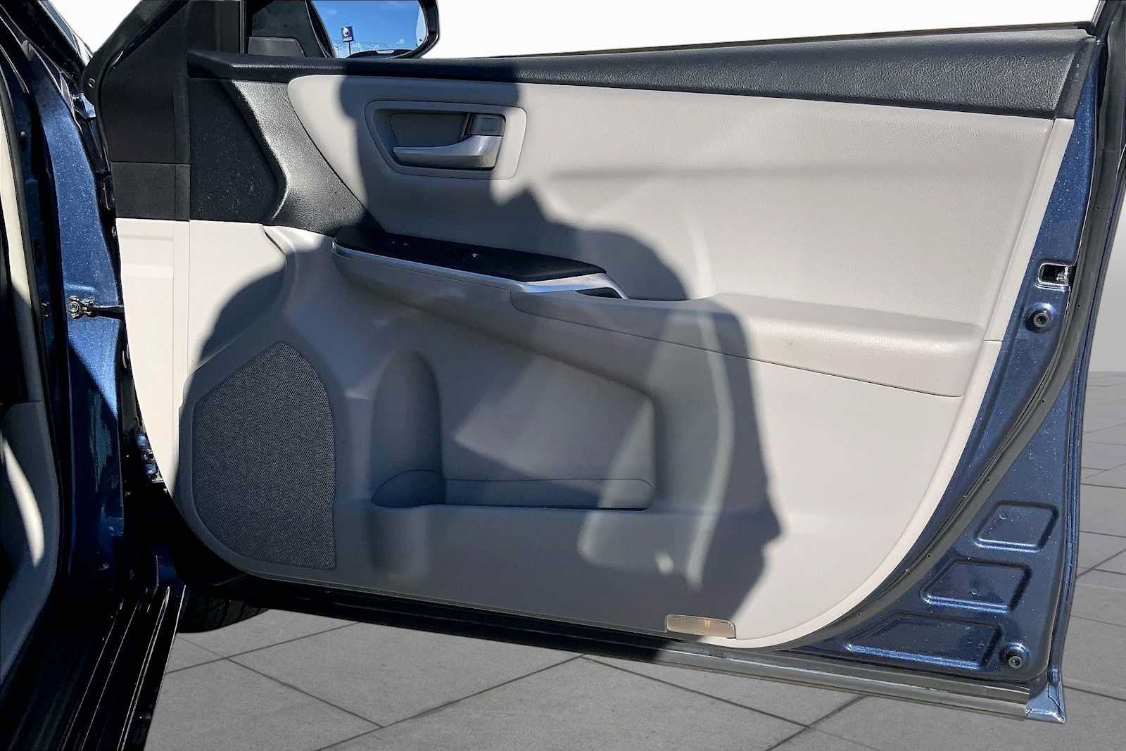 Used 2015 Toyota Camry LE FWD image 24