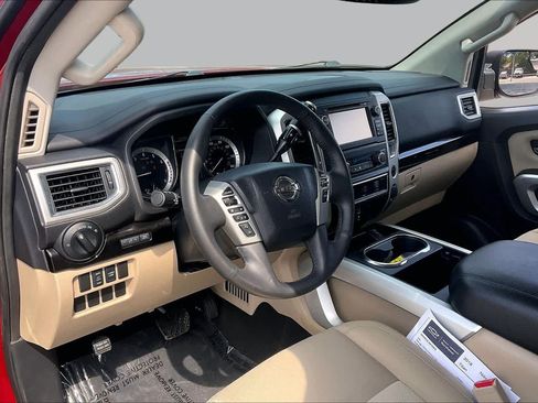 Used 2018 Nissan Titan SV w/ SV Convenience Package RWD image 16