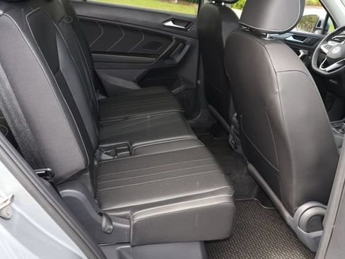 Certified 2023 Volkswagen Tiguan SE w/ Panoramic Sunroof Package FWD image 20