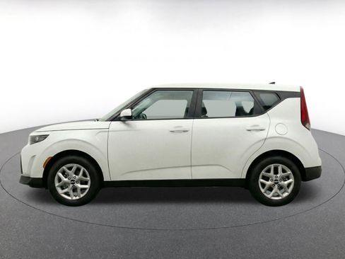 Used 2025 Kia Soul LX w/ LX Technology Package FWD image 3
