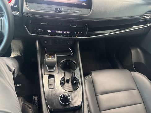 Used 2024 Nissan Rogue SL image 6