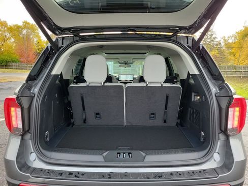 New 2026 Ford Explorer Active w/ Active Comfort Package image 10