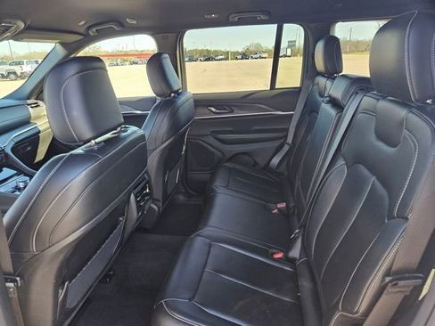 Used 2024 Jeep Grand Cherokee Limited image 25