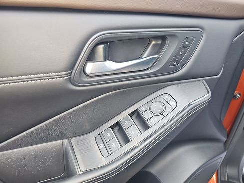 Used 2023 Nissan Rogue SL w/ SL Premium Package image 30