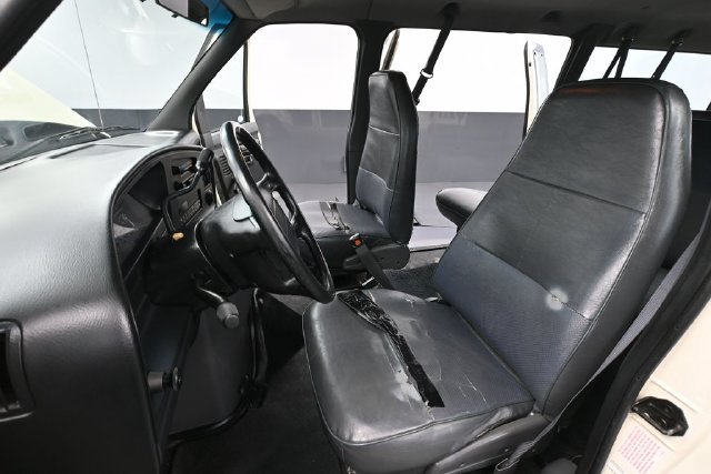 Used 1995 Ford E-150 and Econoline 150 Club Wagon RWD image 15