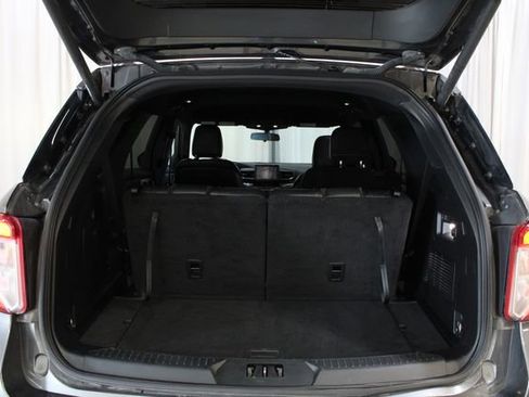 Used 2020 Ford Explorer XLT w/ Equipment Group 202A AWD/4WD image 30