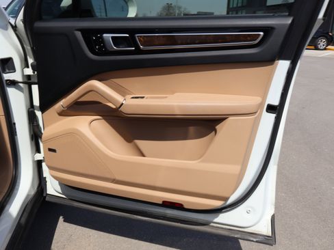 Used 2019 Porsche Cayenne SUV AWD image 8