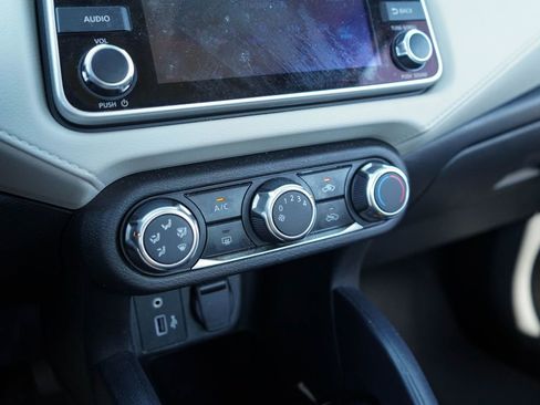 Used 2022 Nissan Versa SV image 22