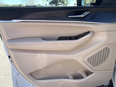 New 2025 Jeep Grand Cherokee Limited image 15