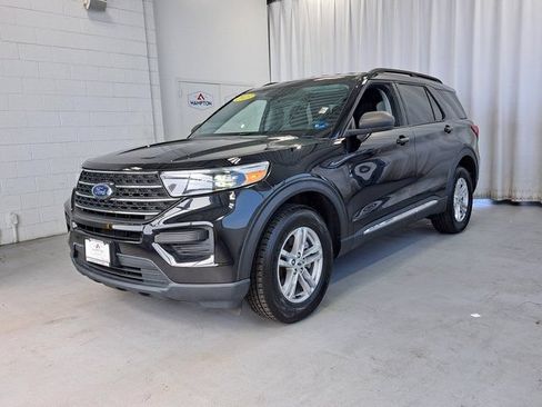 Used 2023 Ford Explorer XLT AWD/4WD image 2