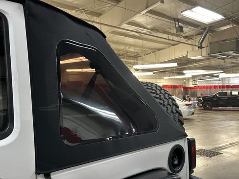 Used 2017 Jeep Wrangler Unlimited Sport w/ Connectivity Group AWD/4WD image 9