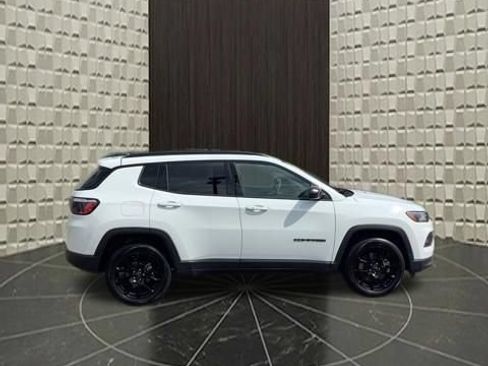 Certified 2025 Jeep Compass Latitude w/ Convenience Group AWD/4WD image 3