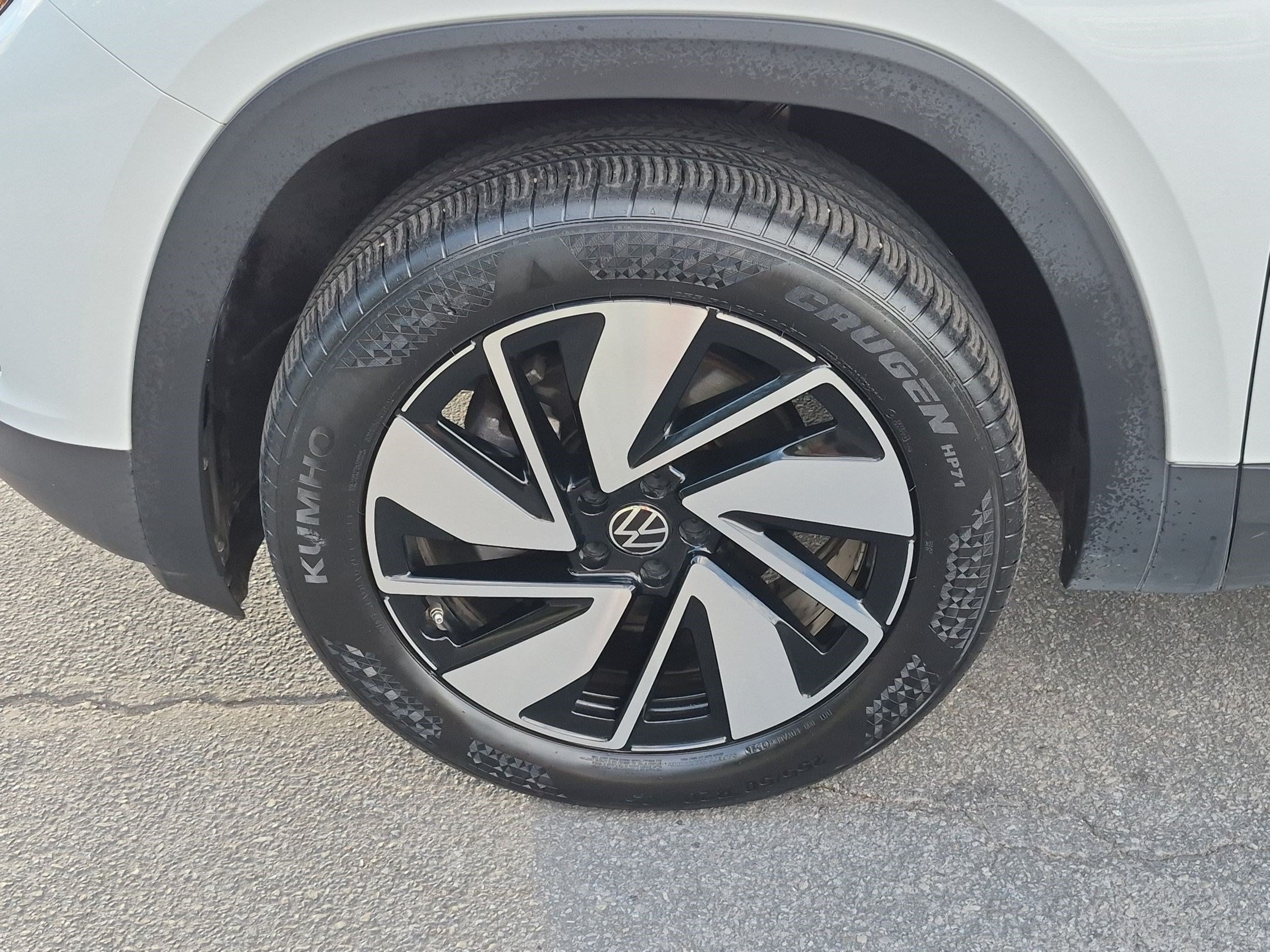 Used 2025 Volkswagen Atlas SEL AWD/4WD image 14