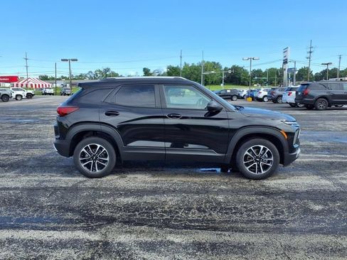 Used 2025 Chevrolet TrailBlazer LT AWD/4WD image 9