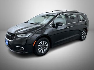 Used 2021 Chrysler Pacifica Touring-L video 1