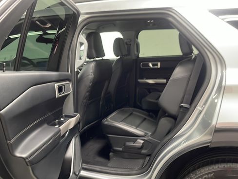 Used 2024 Ford Explorer XLT w/ Equipment Group 202A AWD/4WD image 13