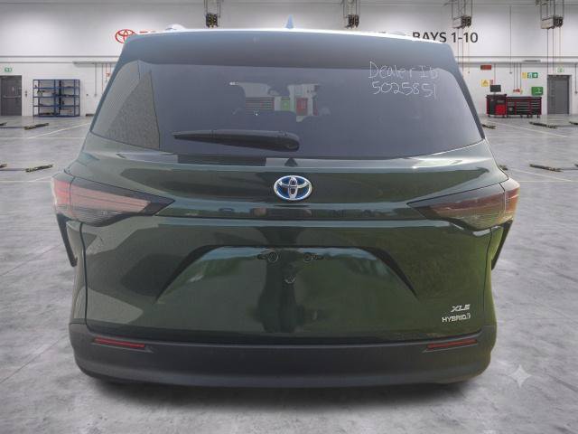 Used 2025 Toyota Sienna XLE FWD image 9