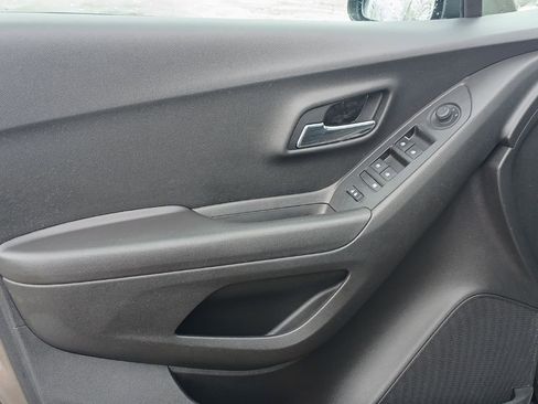 Used 2020 Chevrolet Trax LS image 19