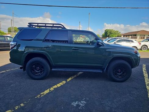 Used 2020 Toyota 4Runner SR5 AWD/4WD image 6