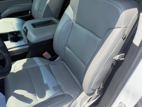 Used 2018 Chevrolet Tahoe LT w/ Luxury Package AWD/4WD image 18