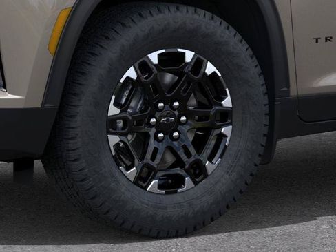 New 2027 Chevrolet Traverse Z71 w/ LPO, Floor Liner Package AWD/4WD image 9