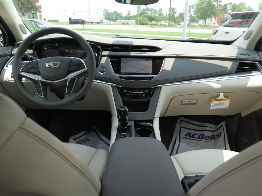 New 2026 Cadillac XT5 Premium Luxury w/ LPO, ONYX Package FWD image 23
