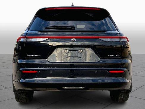 Used 2025 Toyota Crown Signia w/ Advanced Technology Package image 4