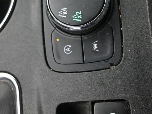 Used 2023 Chevrolet Traverse LT image 27