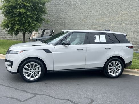 Used 2024 Land Rover Range Rover Sport SE AWD/4WD image 4
