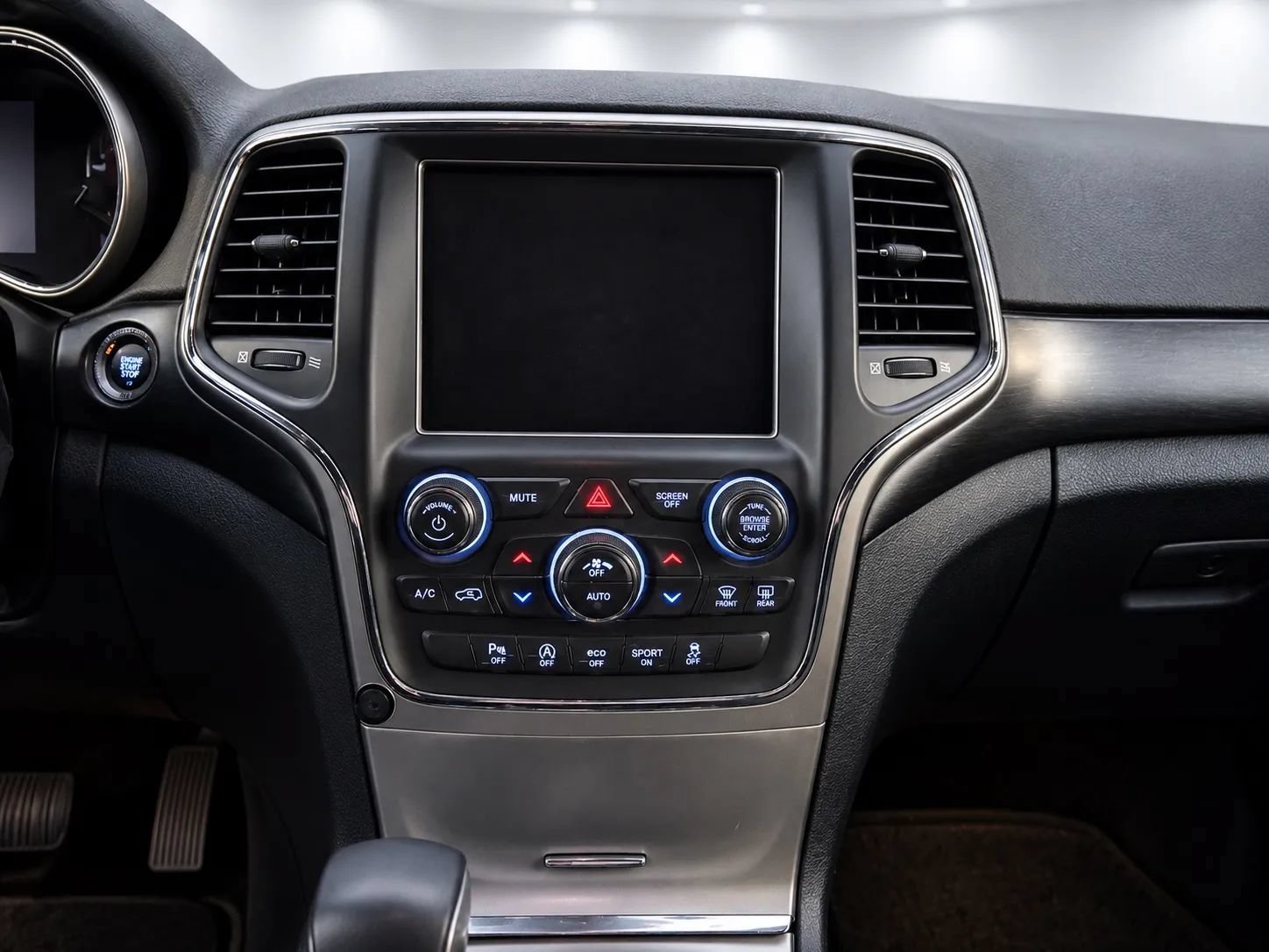Used 2018 Jeep Grand Cherokee Altitude RWD image 14