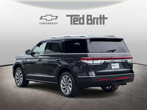 Used 2022 Lincoln Navigator Reserve AWD/4WD image 6
