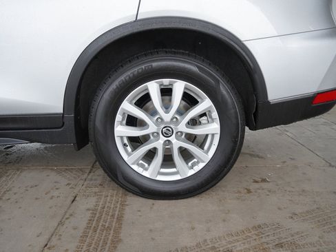 Used 2020 Nissan Rogue SV image 12