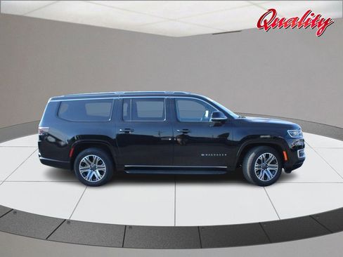 Used 2023 Jeep Wagoneer L Series II image 2