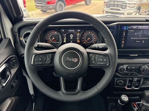 Used 2025 Jeep Gladiator Sport image 25