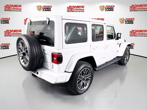 Used 2023 Jeep Wrangler Unlimited Sahara image 17