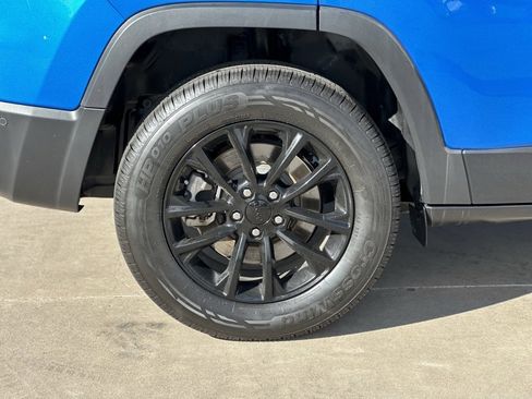 Used 2023 Jeep Cherokee Altitude Lux image 31