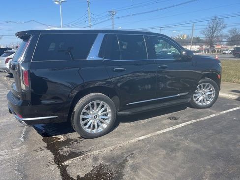 Used 2023 Cadillac Escalade Premium Luxury image 2