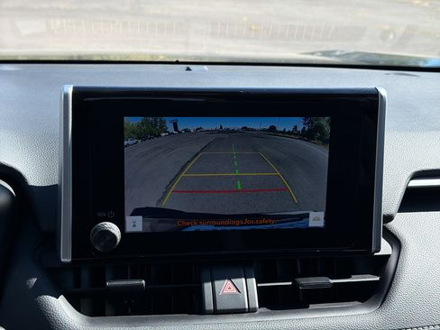 Used 2025 Toyota RAV4 XLE FWD image 9