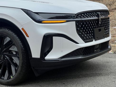 New 2026 Lincoln Nautilus Reserve w/ Jet Appearance Package image 2