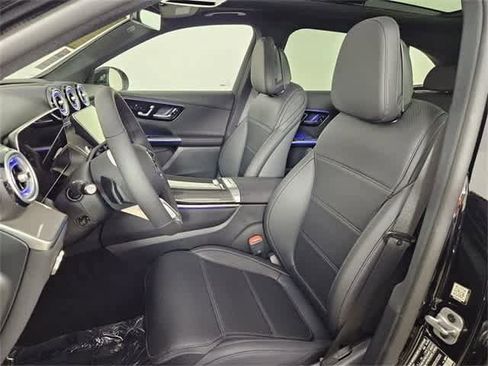 Used 2025 Mercedes-Benz GLC 300 4MATIC image 16