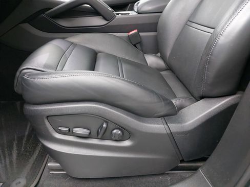 Used 2022 Porsche Cayenne E-Hybrid Coupe image 31