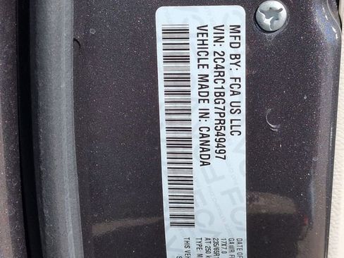 Used 2023 Chrysler Pacifica Touring-L image 33