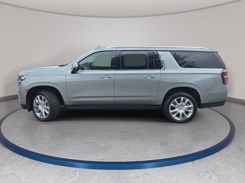 Used 2024 Chevrolet Suburban High Country AWD/4WD image 8